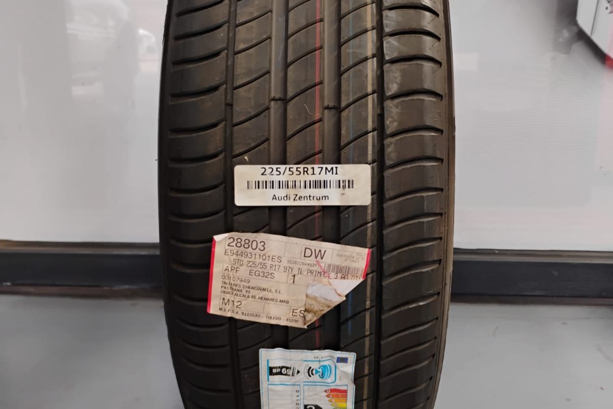 225.55R17-