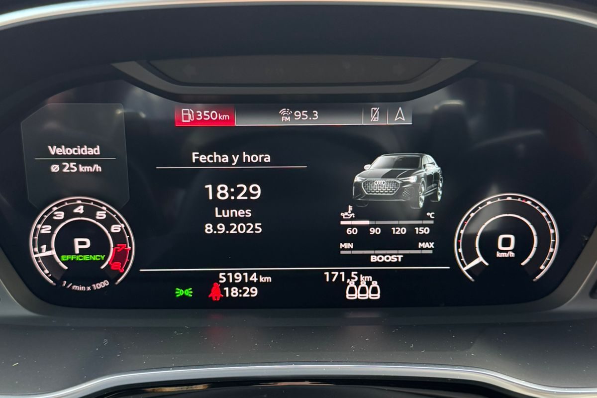 Audi RSQ3.