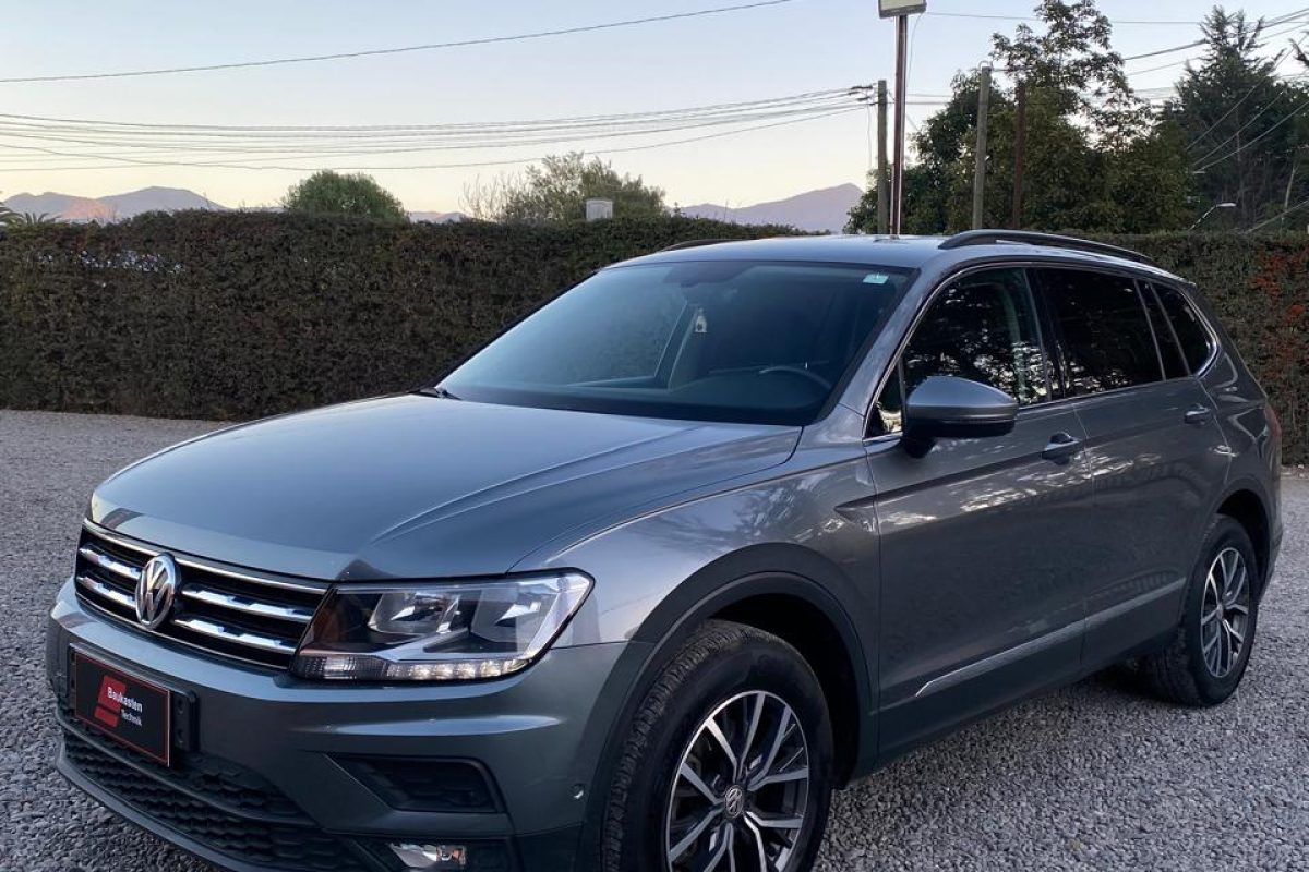 Volskwagen Tiguan. 1