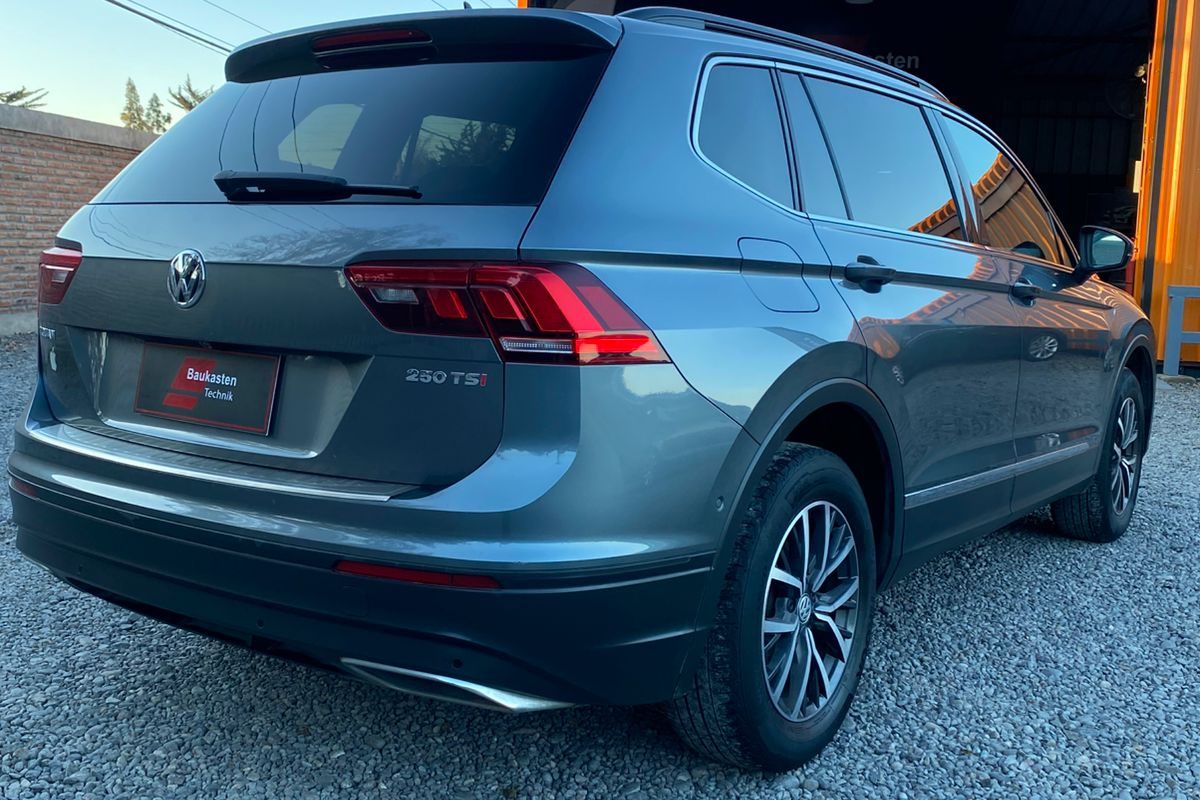Volskwagen Tiguan. 17