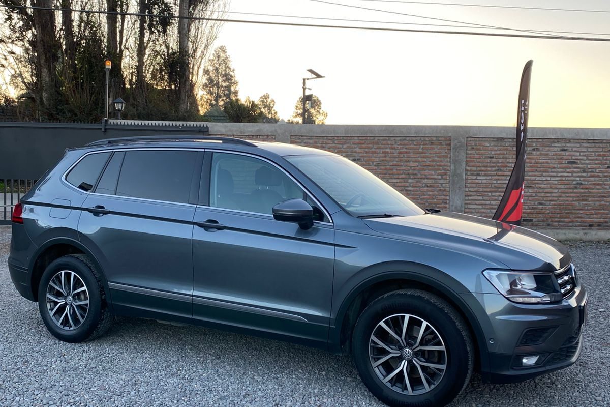 Volskwagen Tiguan. 18