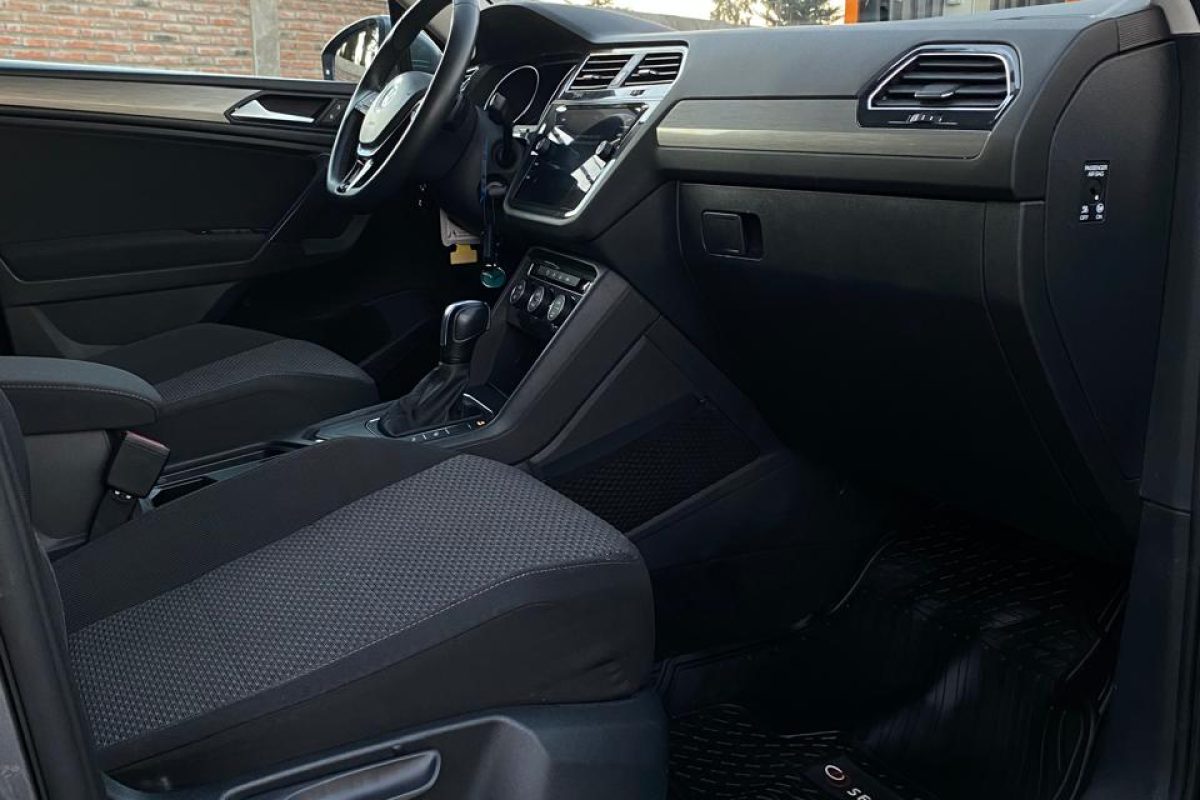 Volskwagen Tiguan. 9